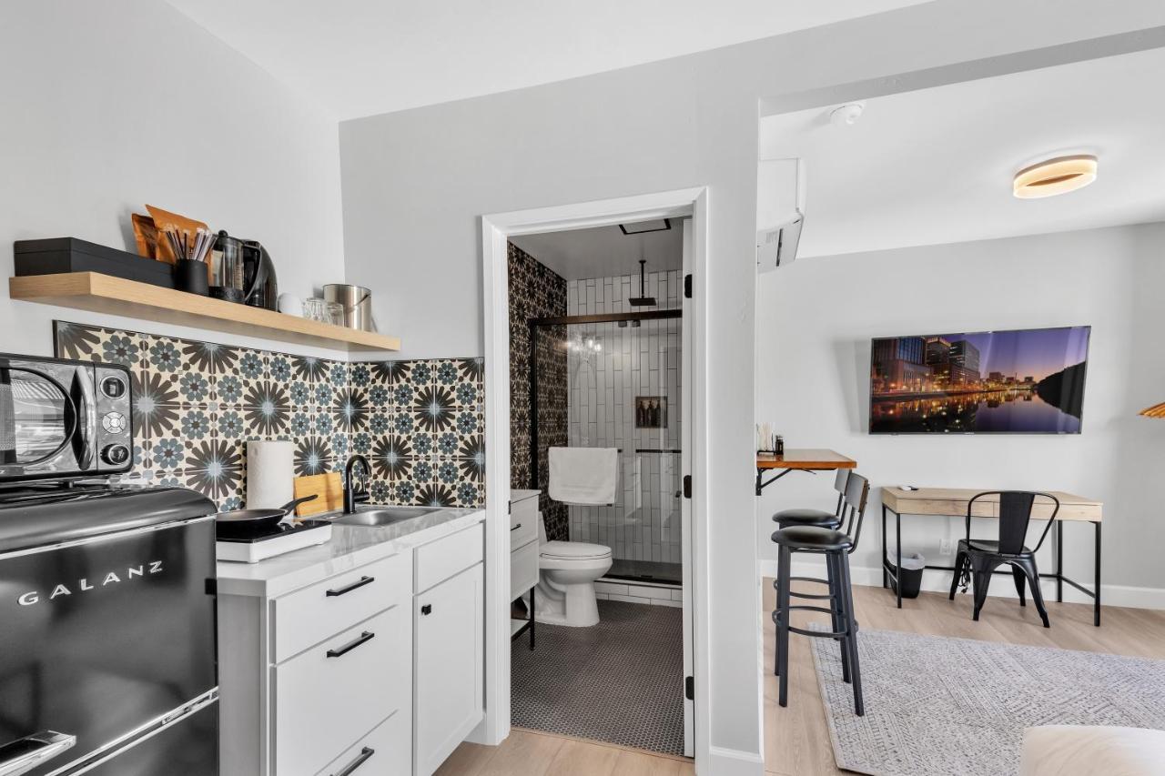 Single Bedroom - Queen Size. Heart Of Downtown Vista Extérieur photo