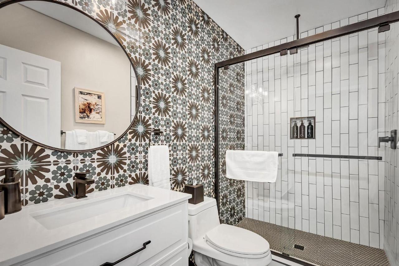 Single Bedroom - Queen Size. Heart Of Downtown Vista Extérieur photo