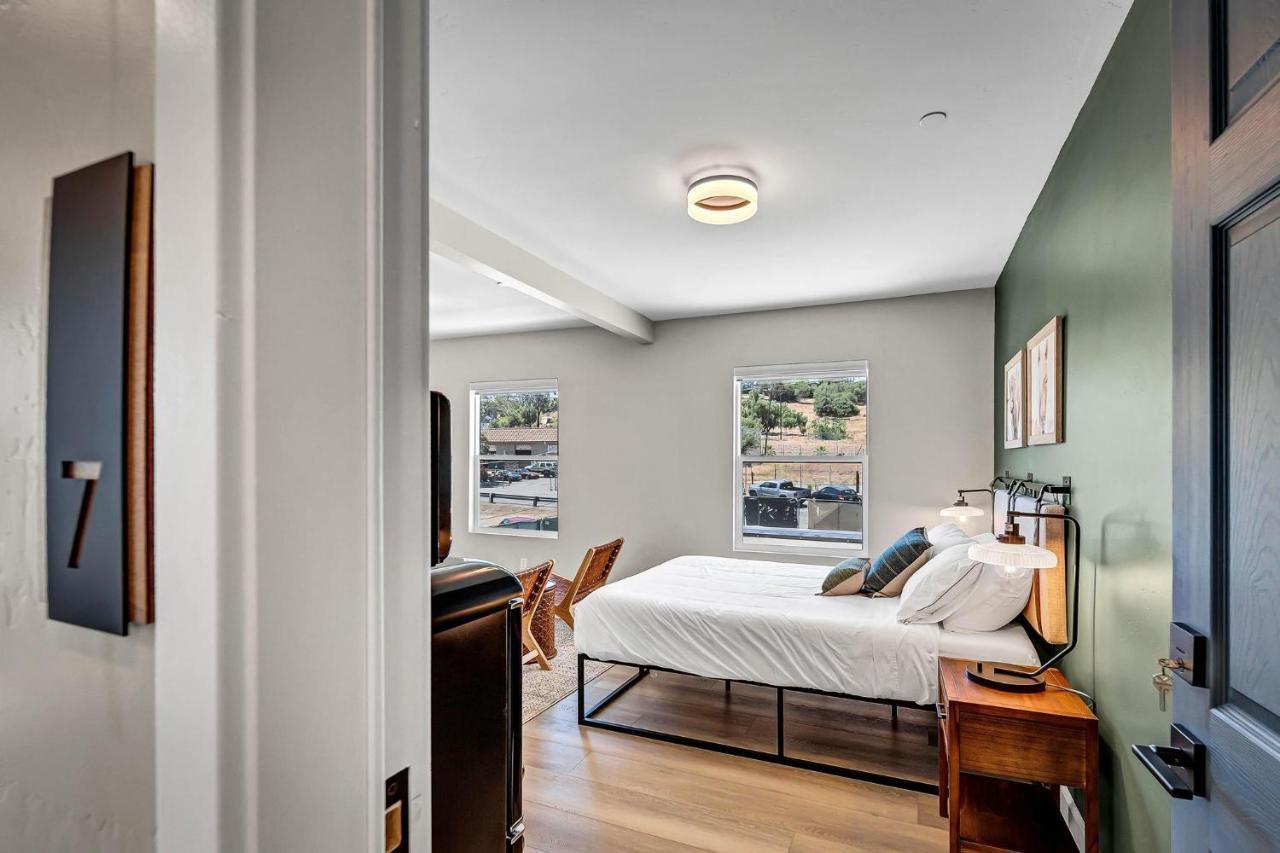 Single Bedroom - Queen Size. Heart Of Downtown Vista Extérieur photo